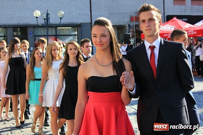 Zdjęcie w galerii na portalu naszraciborz.pl: Gimnazjum nr 2: Poloneza czas zacząć! wiadomości z regionu