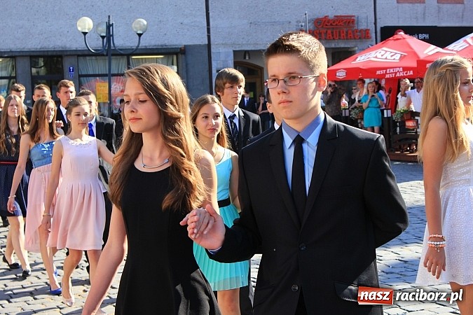 Zdjęcie w galerii na portalu naszraciborz.pl: Gimnazjum nr 2: Poloneza czas zacząć! wiadomości z regionu