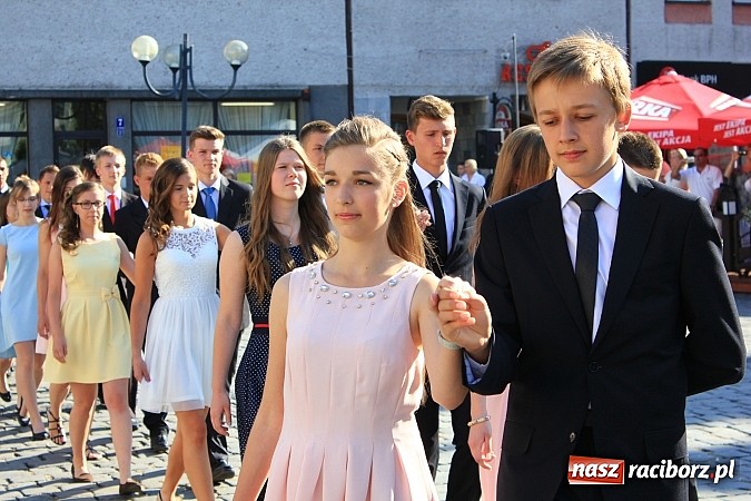 Zdjęcie w galerii na portalu naszraciborz.pl: Gimnazjum nr 2: Poloneza czas zacząć! wiadomości z regionu
