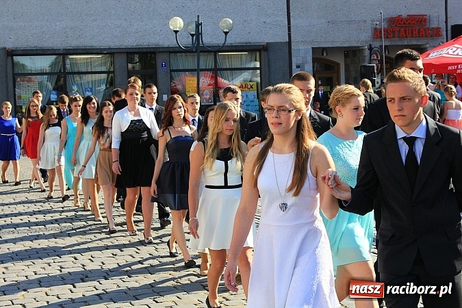 Zdjęcie w galerii na portalu naszraciborz.pl: Gimnazjum nr 2: Poloneza czas zacząć! wiadomości z regionu