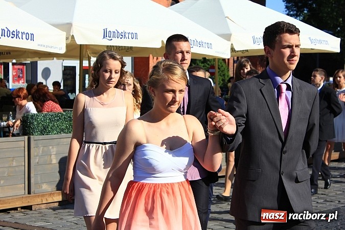 Zdjęcie w galerii na portalu naszraciborz.pl: Gimnazjum nr 2: Poloneza czas zacząć! wiadomości z regionu