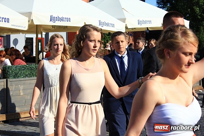 Zdjęcie w galerii na portalu naszraciborz.pl: Gimnazjum nr 2: Poloneza czas zacząć! wiadomości z regionu