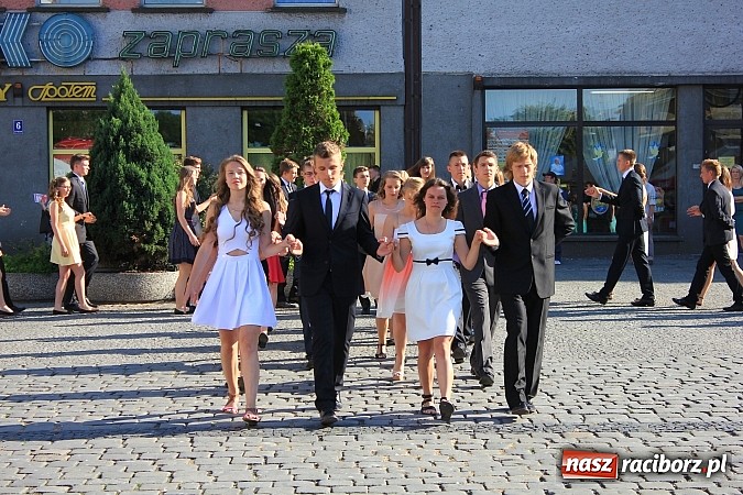 Zdjęcie w galerii na portalu naszraciborz.pl: Gimnazjum nr 2: Poloneza czas zacząć! wiadomości z regionu