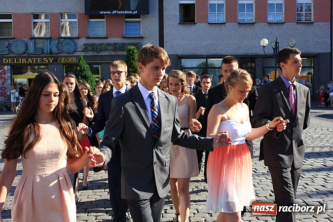 Zdjęcie w galerii na portalu naszraciborz.pl: Gimnazjum nr 2: Poloneza czas zacząć! wiadomości z regionu