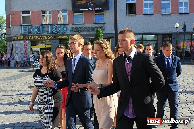 Zdjęcie w galerii na portalu naszraciborz.pl: Gimnazjum nr 2: Poloneza czas zacząć! wiadomości z regionu