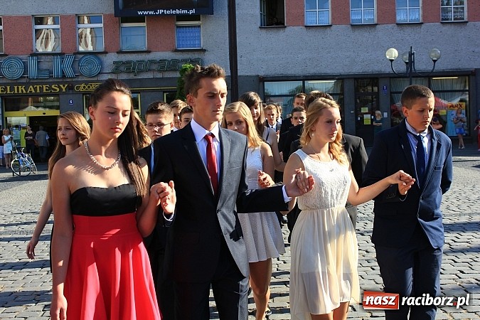 Zdjęcie w galerii na portalu naszraciborz.pl: Gimnazjum nr 2: Poloneza czas zacząć! wiadomości z regionu