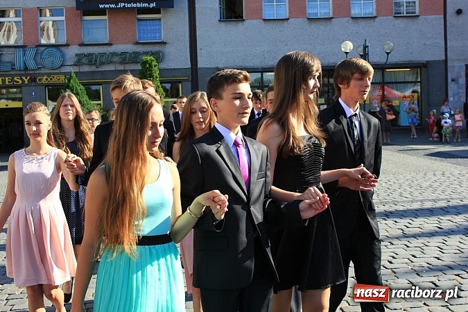 Zdjęcie w galerii na portalu naszraciborz.pl: Gimnazjum nr 2: Poloneza czas zacząć! wiadomości z regionu