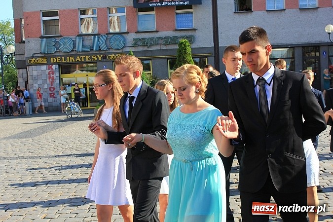 Zdjęcie w galerii na portalu naszraciborz.pl: Gimnazjum nr 2: Poloneza czas zacząć! wiadomości z regionu