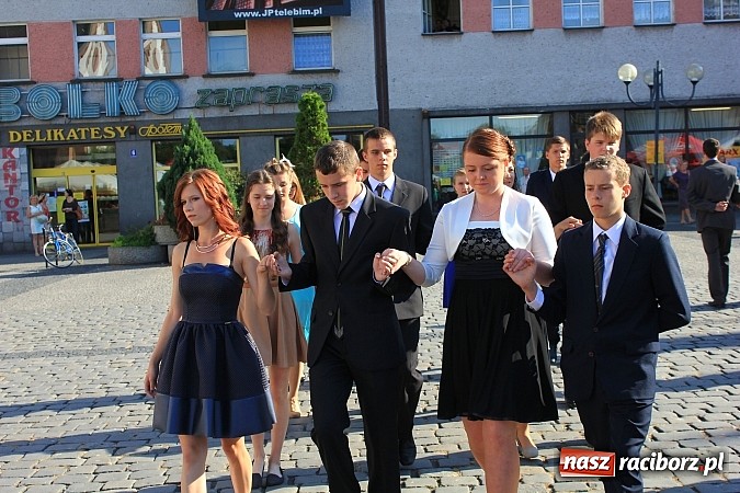 Zdjęcie w galerii na portalu naszraciborz.pl: Gimnazjum nr 2: Poloneza czas zacząć! wiadomości z regionu
