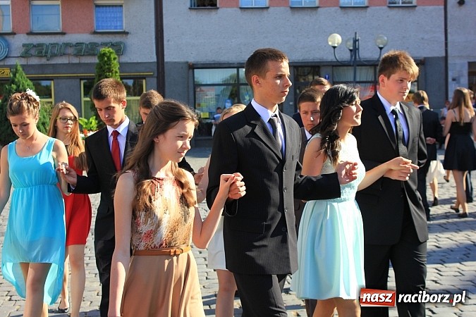 Zdjęcie w galerii na portalu naszraciborz.pl: Gimnazjum nr 2: Poloneza czas zacząć! wiadomości z regionu