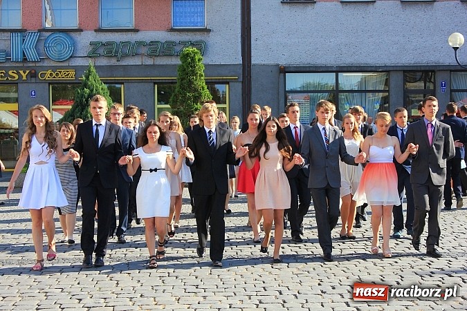 Zdjęcie w galerii na portalu naszraciborz.pl: Gimnazjum nr 2: Poloneza czas zacząć! wiadomości z regionu