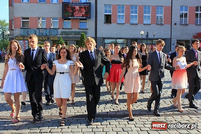 Zdjęcie w galerii na portalu naszraciborz.pl: Gimnazjum nr 2: Poloneza czas zacząć! wiadomości z regionu