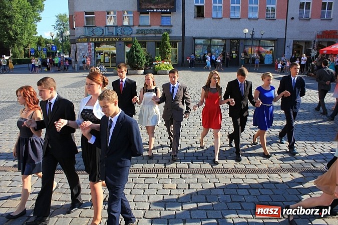 Zdjęcie w galerii na portalu naszraciborz.pl: Gimnazjum nr 2: Poloneza czas zacząć! wiadomości z regionu