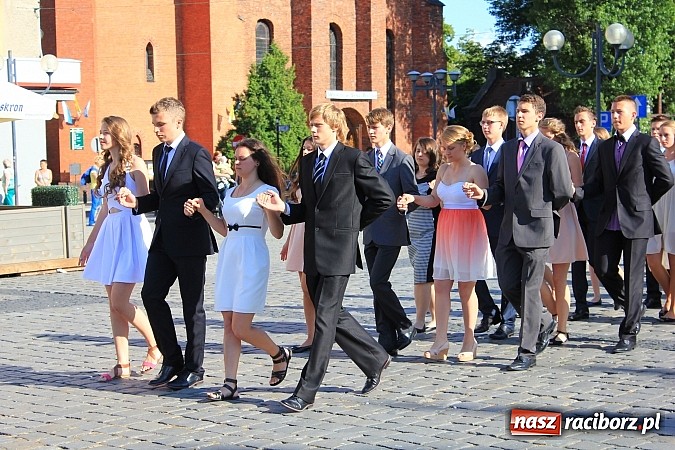 Zdjęcie w galerii na portalu naszraciborz.pl: Gimnazjum nr 2: Poloneza czas zacząć! wiadomości z regionu