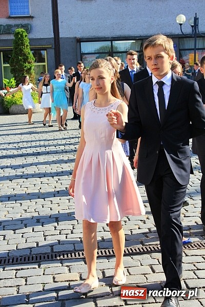 Zdjęcie w galerii na portalu naszraciborz.pl: Gimnazjum nr 2: Poloneza czas zacząć! wiadomości z regionu