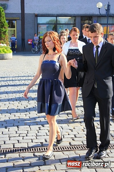 Zdjęcie w galerii na portalu naszraciborz.pl: Gimnazjum nr 2: Poloneza czas zacząć! wiadomości z regionu