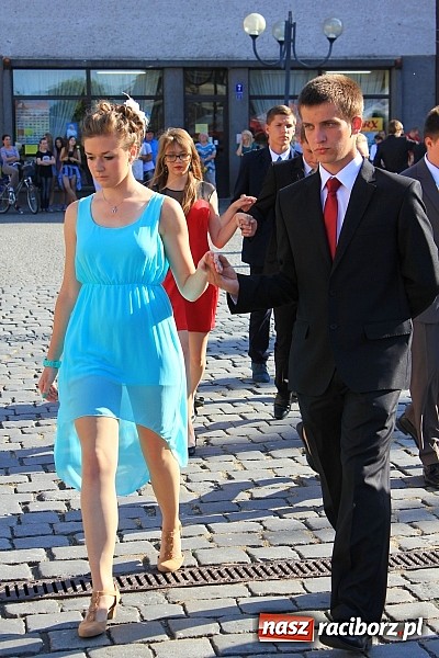 Zdjęcie w galerii na portalu naszraciborz.pl: Gimnazjum nr 2: Poloneza czas zacząć! wiadomości z regionu