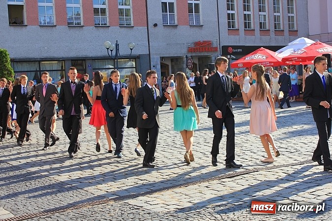 Zdjęcie w galerii na portalu naszraciborz.pl: Gimnazjum nr 2: Poloneza czas zacząć! wiadomości z regionu