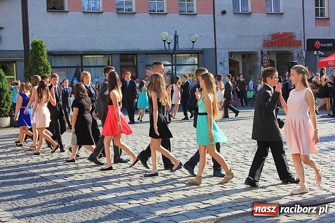 Zdjęcie w galerii na portalu naszraciborz.pl: Gimnazjum nr 2: Poloneza czas zacząć! wiadomości z regionu