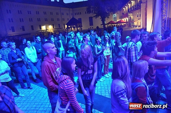 Zdjęcie w galerii na portalu naszraciborz.pl: Zamek przeszedł rockowy chrzest. Mocne nocne show No Longer Music wiadomości z regionu