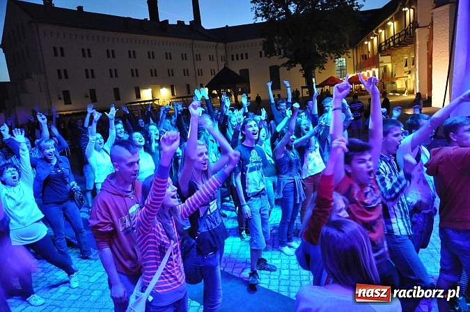 Zdjęcie w galerii na portalu naszraciborz.pl: Zamek przeszedł rockowy chrzest. Mocne nocne show No Longer Music wiadomości z regionu