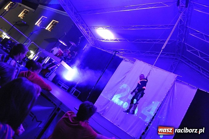 Zdjęcie w galerii na portalu naszraciborz.pl: Zamek przeszedł rockowy chrzest. Mocne nocne show No Longer Music wiadomości z regionu