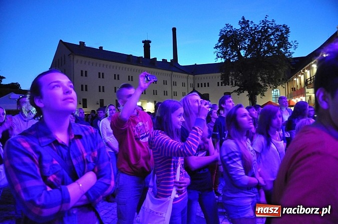 Zdjęcie w galerii na portalu naszraciborz.pl: Zamek przeszedł rockowy chrzest. Mocne nocne show No Longer Music wiadomości z regionu