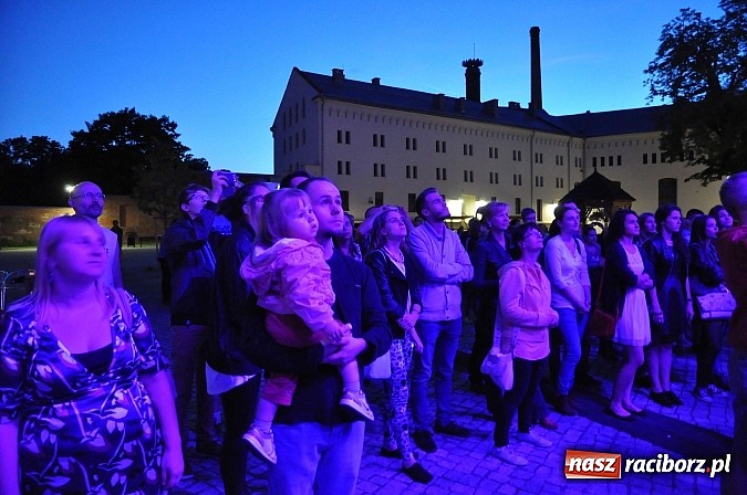 Zdjęcie w galerii na portalu naszraciborz.pl: Zamek przeszedł rockowy chrzest. Mocne nocne show No Longer Music wiadomości z regionu