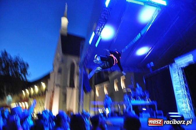 Zdjęcie w galerii na portalu naszraciborz.pl: Zamek przeszedł rockowy chrzest. Mocne nocne show No Longer Music wiadomości z regionu