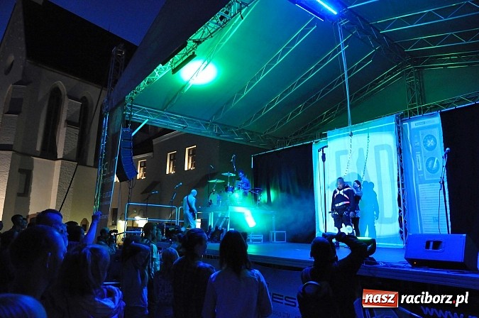 Zdjęcie w galerii na portalu naszraciborz.pl: Zamek przeszedł rockowy chrzest. Mocne nocne show No Longer Music wiadomości z regionu