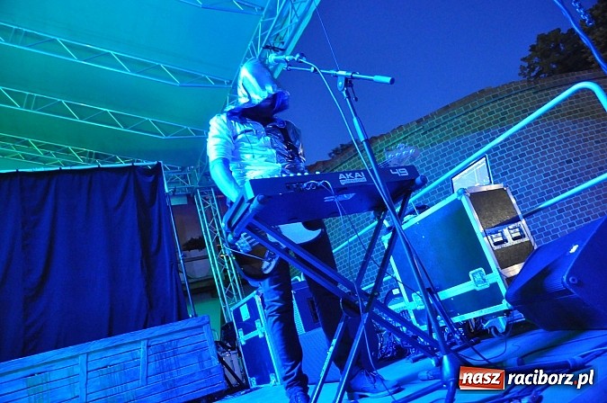 Zdjęcie w galerii na portalu naszraciborz.pl: Zamek przeszedł rockowy chrzest. Mocne nocne show No Longer Music wiadomości z regionu