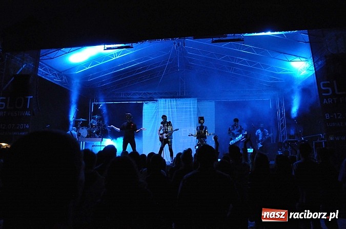 Zdjęcie w galerii na portalu naszraciborz.pl: Zamek przeszedł rockowy chrzest. Mocne nocne show No Longer Music wiadomości z regionu