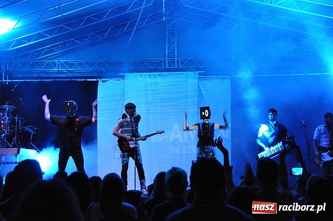 Zdjęcie w galerii na portalu naszraciborz.pl: Zamek przeszedł rockowy chrzest. Mocne nocne show No Longer Music wiadomości z regionu