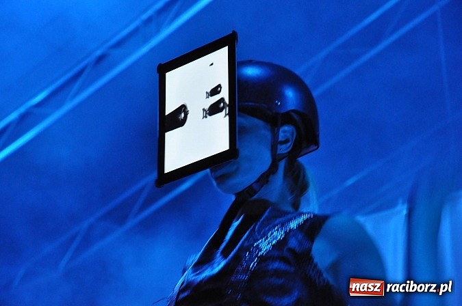 Zdjęcie w galerii na portalu naszraciborz.pl: Zamek przeszedł rockowy chrzest. Mocne nocne show No Longer Music wiadomości z regionu