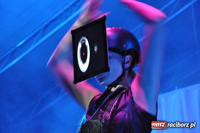 Zdjęcie w galerii na portalu naszraciborz.pl: Zamek przeszedł rockowy chrzest. Mocne nocne show No Longer Music wiadomości z regionu