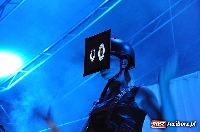 Zdjęcie w galerii na portalu naszraciborz.pl: Zamek przeszedł rockowy chrzest. Mocne nocne show No Longer Music wiadomości z regionu