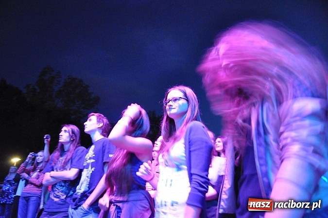 Zdjęcie w galerii na portalu naszraciborz.pl: Zamek przeszedł rockowy chrzest. Mocne nocne show No Longer Music wiadomości z regionu