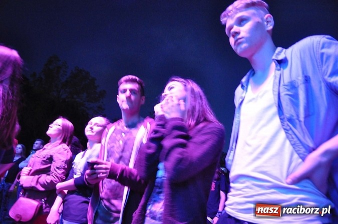 Zdjęcie w galerii na portalu naszraciborz.pl: Zamek przeszedł rockowy chrzest. Mocne nocne show No Longer Music wiadomości z regionu