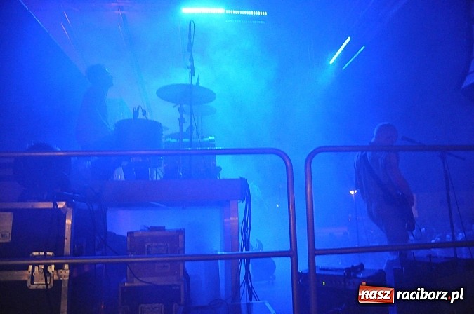 Zdjęcie w galerii na portalu naszraciborz.pl: Zamek przeszedł rockowy chrzest. Mocne nocne show No Longer Music wiadomości z regionu