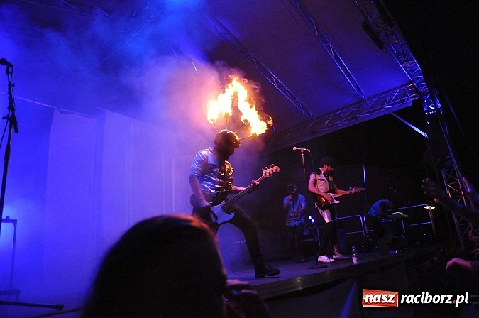 Zdjęcie w galerii na portalu naszraciborz.pl: Zamek przeszedł rockowy chrzest. Mocne nocne show No Longer Music wiadomości z regionu