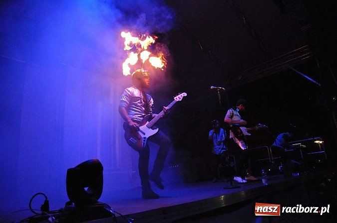 Zdjęcie w galerii na portalu naszraciborz.pl: Zamek przeszedł rockowy chrzest. Mocne nocne show No Longer Music wiadomości z regionu