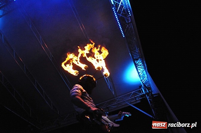 Zdjęcie w galerii na portalu naszraciborz.pl: Zamek przeszedł rockowy chrzest. Mocne nocne show No Longer Music wiadomości z regionu