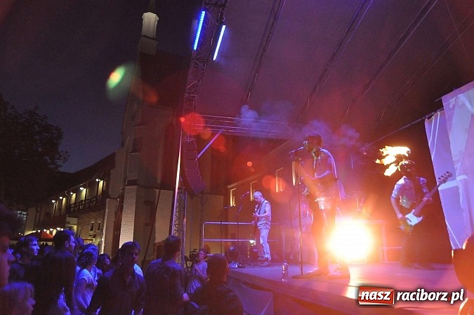 Zdjęcie w galerii na portalu naszraciborz.pl: Zamek przeszedł rockowy chrzest. Mocne nocne show No Longer Music wiadomości z regionu