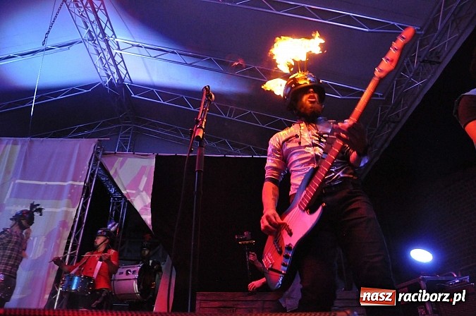 Zdjęcie w galerii na portalu naszraciborz.pl: Zamek przeszedł rockowy chrzest. Mocne nocne show No Longer Music wiadomości z regionu