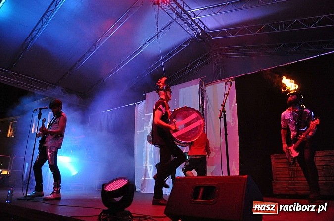 Zdjęcie w galerii na portalu naszraciborz.pl: Zamek przeszedł rockowy chrzest. Mocne nocne show No Longer Music wiadomości z regionu