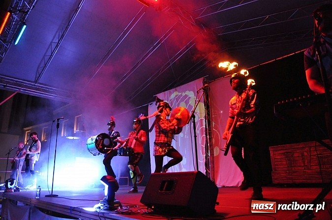 Zdjęcie w galerii na portalu naszraciborz.pl: Zamek przeszedł rockowy chrzest. Mocne nocne show No Longer Music wiadomości z regionu