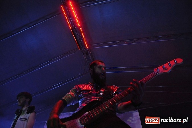 Zdjęcie w galerii na portalu naszraciborz.pl: Zamek przeszedł rockowy chrzest. Mocne nocne show No Longer Music wiadomości z regionu