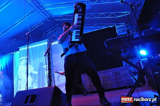 Zdjęcie w galerii na portalu naszraciborz.pl: Zamek przeszedł rockowy chrzest. Mocne nocne show No Longer Music wiadomości z regionu