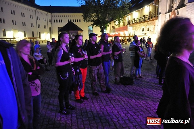 Zdjęcie w galerii na portalu naszraciborz.pl: Zamek przeszedł rockowy chrzest. Mocne nocne show No Longer Music wiadomości z regionu