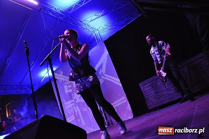 Zdjęcie w galerii na portalu naszraciborz.pl: Zamek przeszedł rockowy chrzest. Mocne nocne show No Longer Music wiadomości z regionu